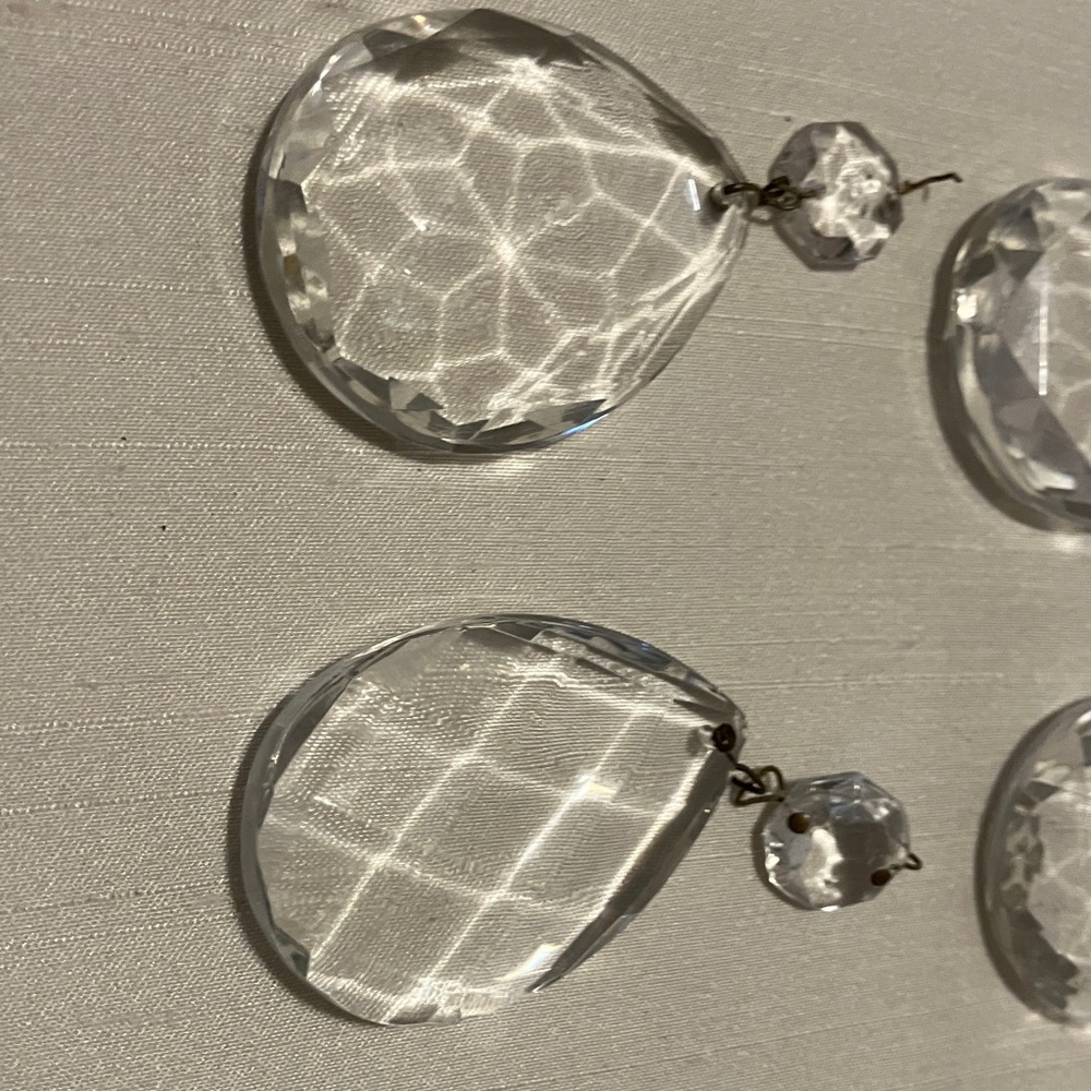 Set of 12. Vintage glass crystals 1.5” with hangers from older chandelier no - Picture 3 of 9